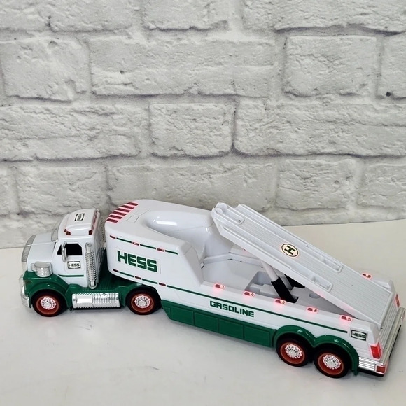 Hess Toy Truck and Jet Collectible 2010 - Picture 9 of 17